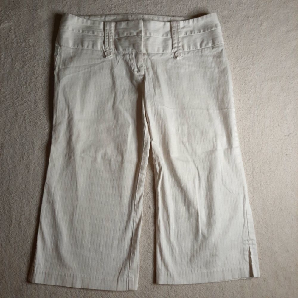 Maurices Capris Pants Size 1/2